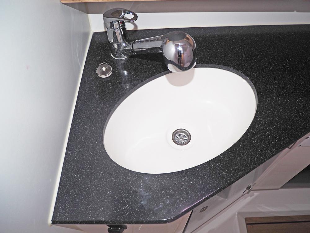 Salon, Accommodatie